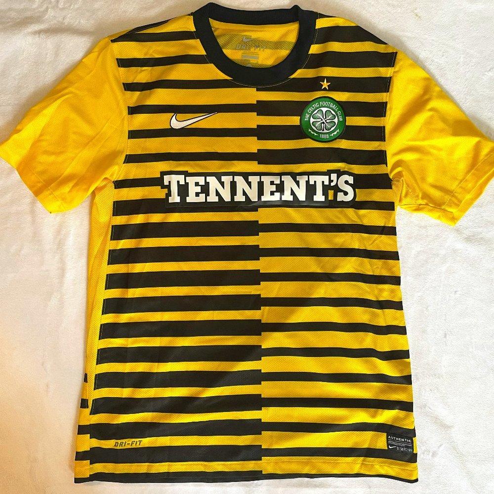 Nike Official Celtic Pre Match Top Size Adult M